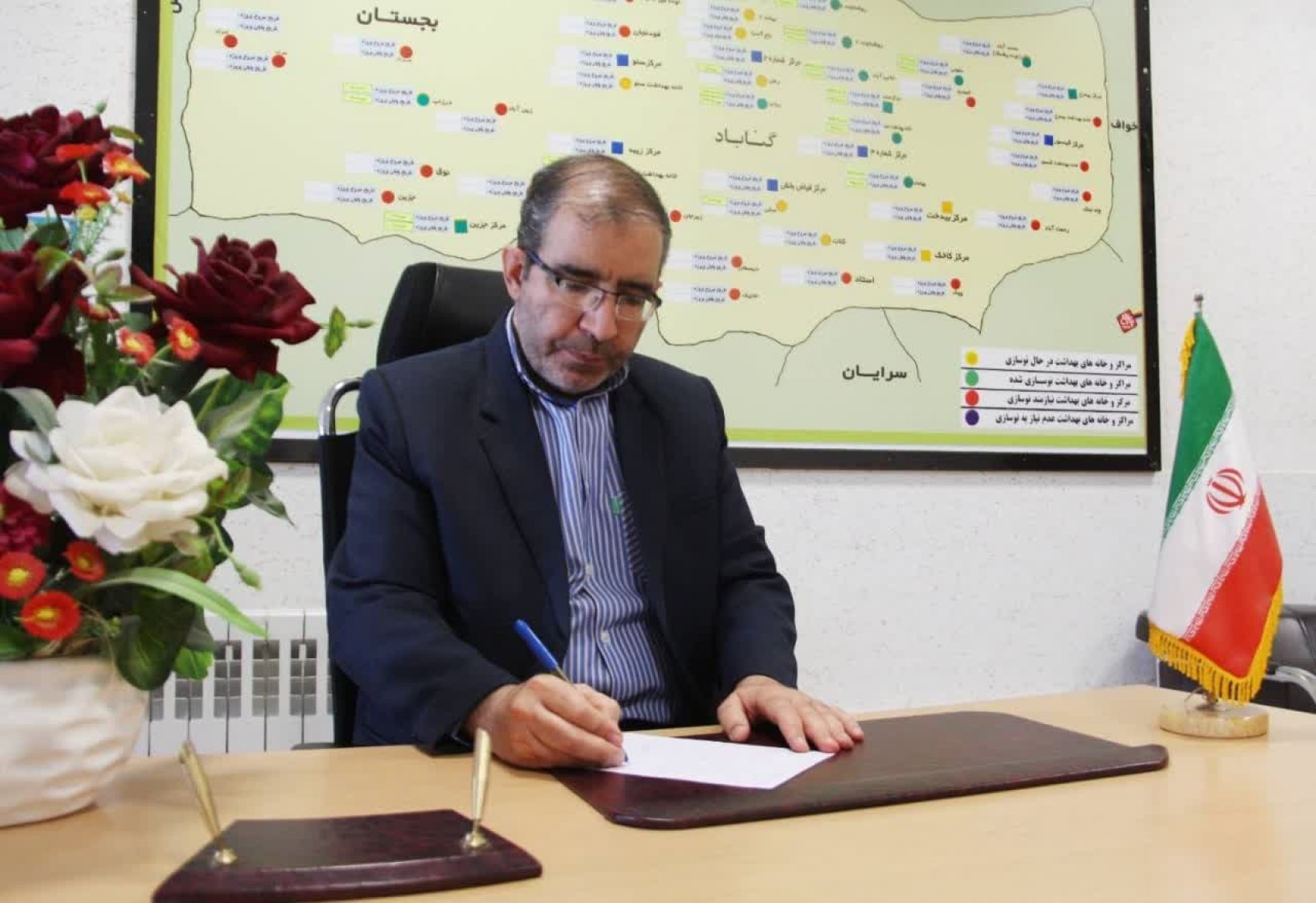 دکتر جواد صادقی‌نسب، معاون بهداشت دانشگاه علوم پزشکی گناباد در پیامی فرارسیدن روز بهورز را تبریک گفت.